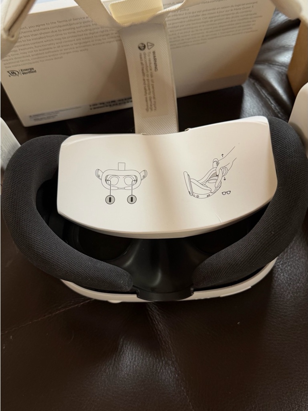 Meta Quest 3 White VR Headset with White Controllers and Accessories 512GB - Picture 5 of 9